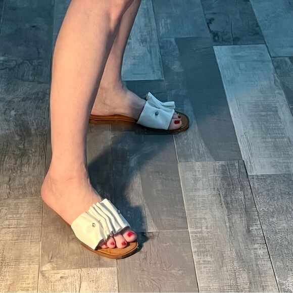 NEW 1. STATE Fann Ruched Leather Light White Silver Pin Slide Sandal 8.5 - Picture 7 of 8